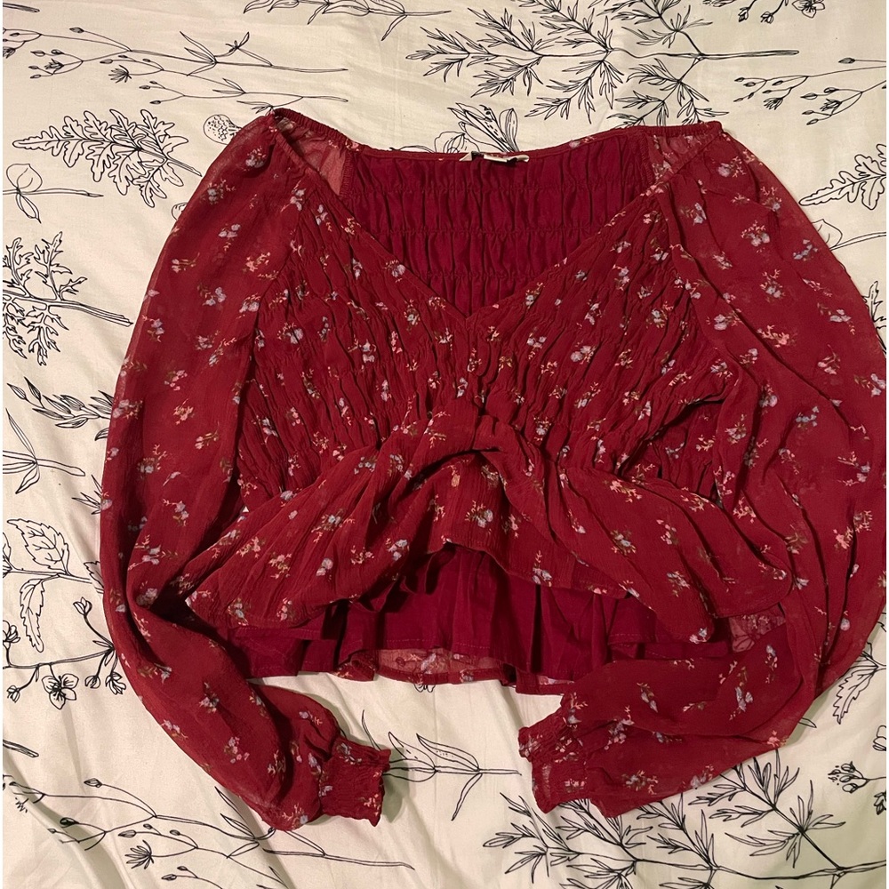 RED AMERICAN EAGLE OUTFITTERS CROPPED TOP